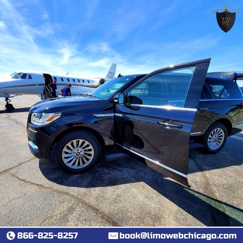What are the reasons to rent an Airport limousine in Chicago?